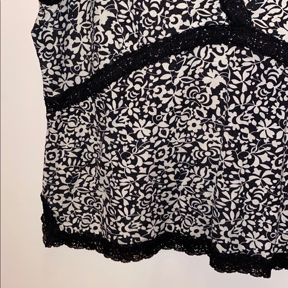 Banana Republic B&W Floral with Lace V Neck - Picture 8 of 12